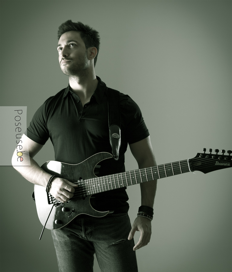 Une séance photo en studio pour un artiste musicien bruxellois