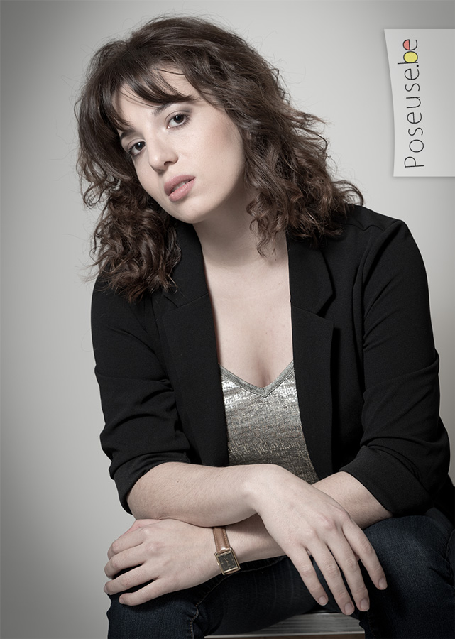 Portrait de personnalité dans des tonalités sépia en studio