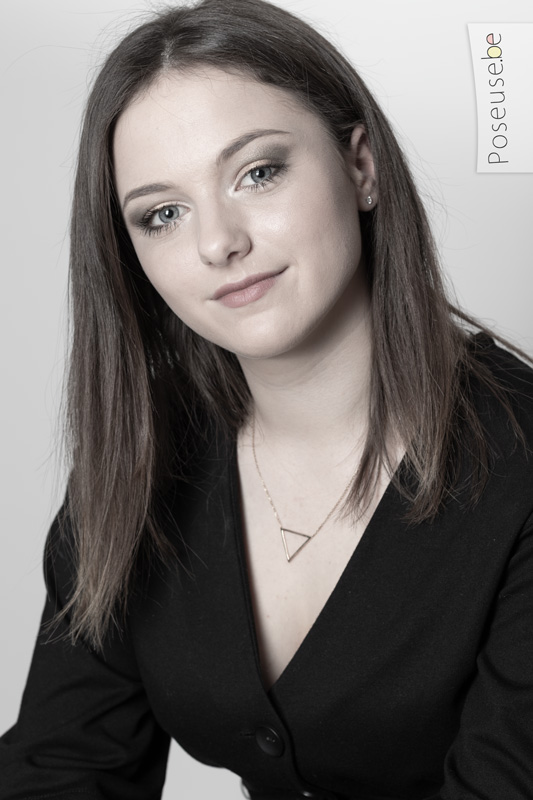 Séance photo en studio pour portrait avec maquillage beauté