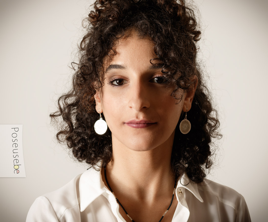 Portrait classique en studio pour illustrer un portfolio