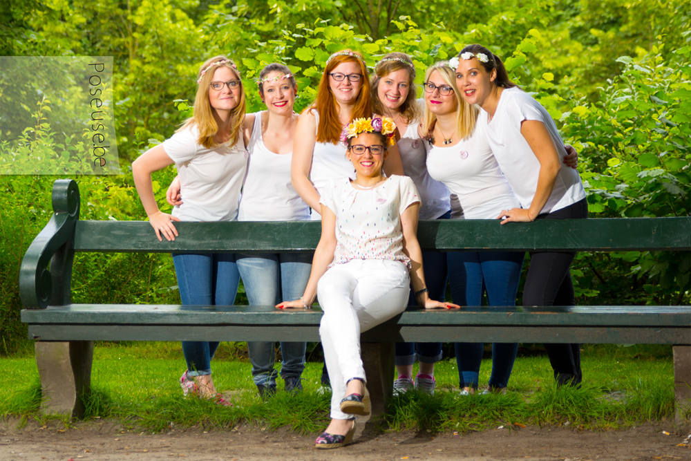 Shooting photo de groupe à l'occasion d'un EVJF dans le parc de Bruxelles